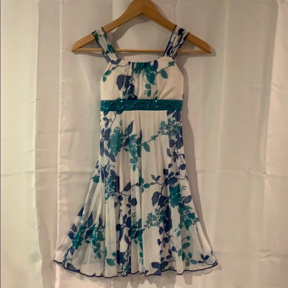 Girls Floral Dress. Girls Size 8.